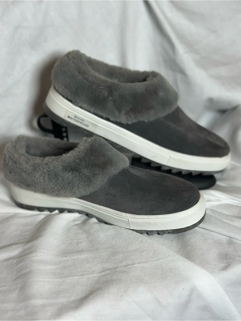 Women’s Blondo Gray Suede Slip-On Shearling-Lined Waterproof Shoes-Mules Size 7M